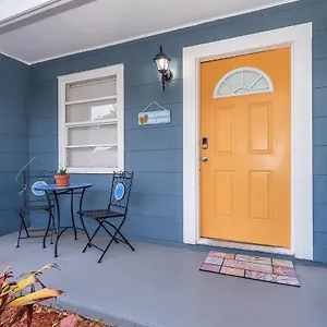 Holiday home Forever Summer - Entire House! With King Bed!
