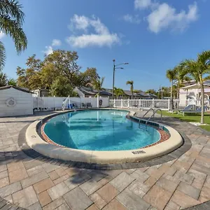 Apartment Located By The Beach 1 Bedroom With Parking And Pool